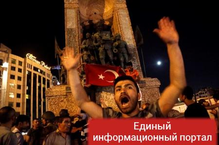 Жители Анкары и Стамбула выходят на улицы