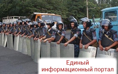 В Ереване двое захватчиков здания полиции сдались, двое в больнице