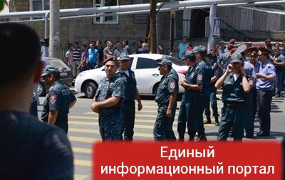 В Ереване истекло время ультиматума, поставленного вооруженным захватчикам