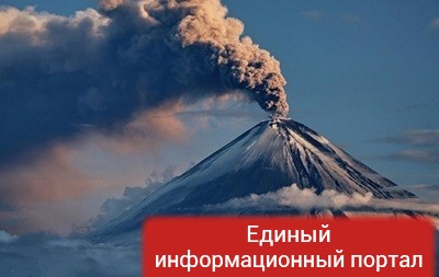 Вулкан на Камчатке выбросил столб пепла на шесть километров
