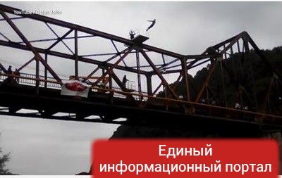 Экстремал погиб прямом эфире, прыгая с моста