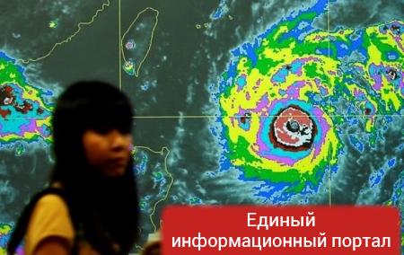 На севере Японии из-за тайфуна эвакуируют людей