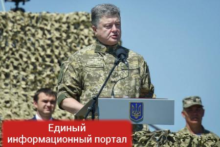 Порошенко поздравил украинских десантников обстрелами мирных жителей Донбасса