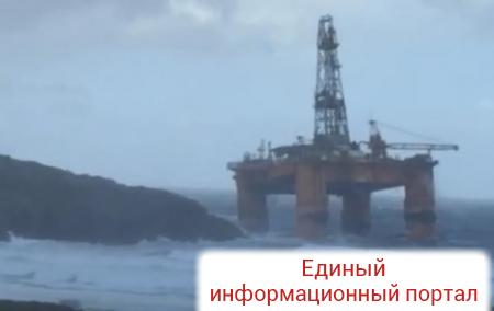 В Шотландии на берег выбросило 17-тонную нефтяную платформу