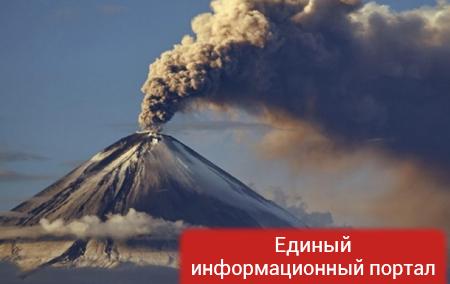 Вулкан на Камчатке выбросил столб пепла на высоту 7 км