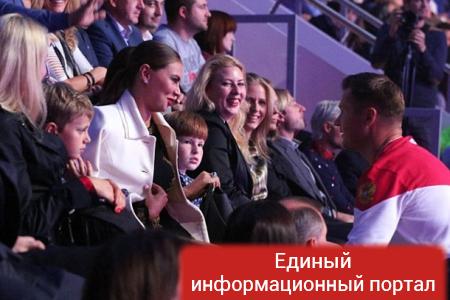 Daily Mail показала Кабаеву с "детьми Путина"