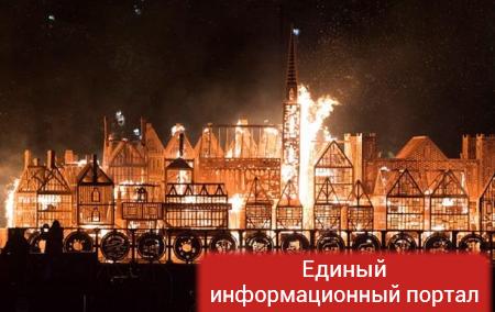 На Темзе сожгли деревянный Лондон в память о пожаре 1666 года