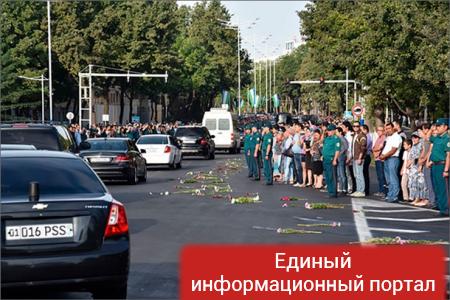 Тысячи жителей Ташкента попрощались с Каримовым