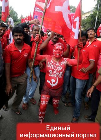 В Индии миллионы рабочих вышли протестовать