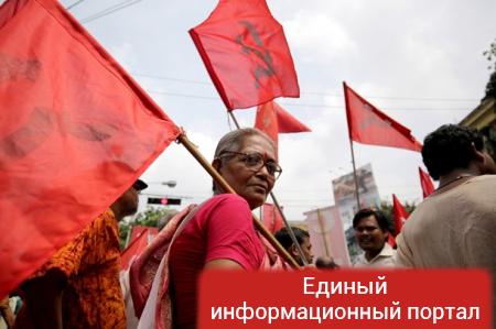 В Индии миллионы рабочих вышли протестовать