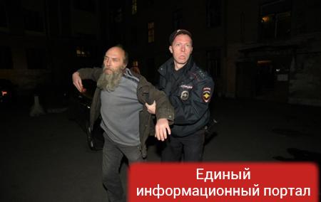 В России забросали краской консульство Украины