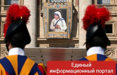 Ватикан причислил мать Терезу к лику святых