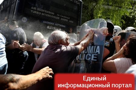 В Греции пенсионеров разогнали слезоточивым газом