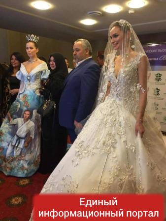 В сети обсуждают платье с "Путиным-ангелом"