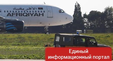 Угонщики ливийского самолета отпустили заложников
