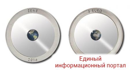 В Латвии выпустили прозрачную монету c Землей