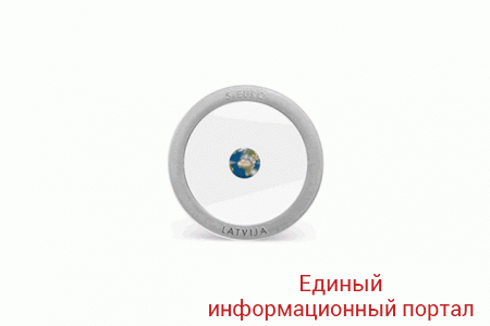 В Латвии выпустили прозрачную монету c Землей