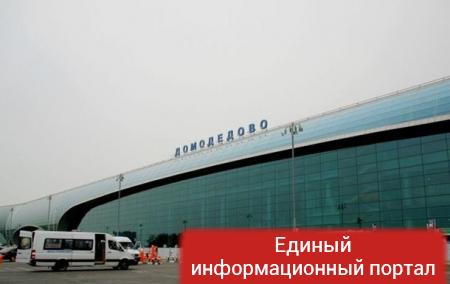 Самолет столкнулся с погрузчиком в аэропорту Москвы
