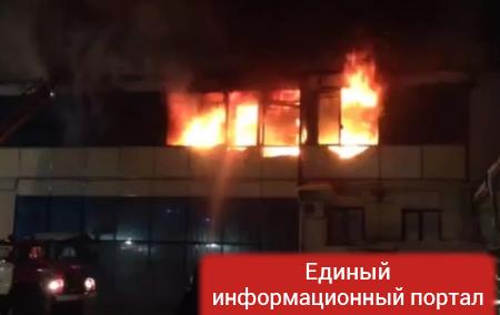 В российском Орле загорелся торговый центр