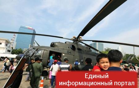 В Таиланде истребитель разбился на авиашоу для детей
