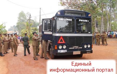 На Шри-Ланке обстреляли тюремный автобус, есть погибшие