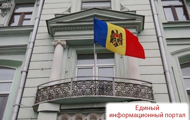 СМИ назвали причину отзыва посла Молдовы в России