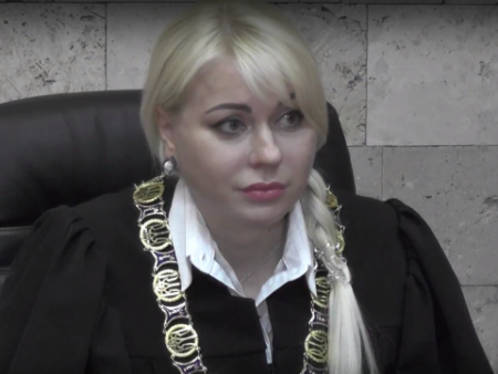 Судья Оксана Эпель: «Не надо искать сенсаций там, где их нет» Судья Оксана Эпель: «Не надо искать сенсаций там, где их нет»