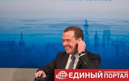 Медведев - министру: Будильник себе ставьте в разные места