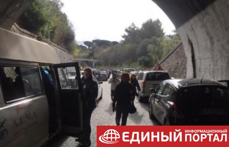 В Италии фура сбила дорожников: двое погибших