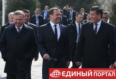 В РФ обсуждают грустного после митингов Медведева