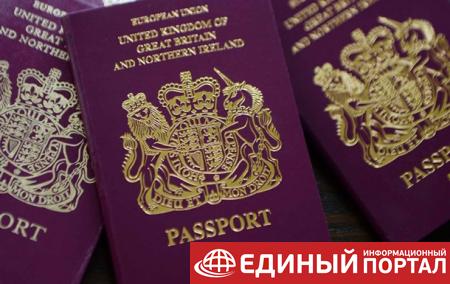 Британцам после Brexit сменят обложку паспортов
