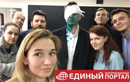 Навального увезли в больницу после нападения с зеленкой