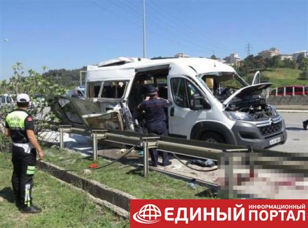 При взрыве автобуса в Стамбуле пострадали пятеро