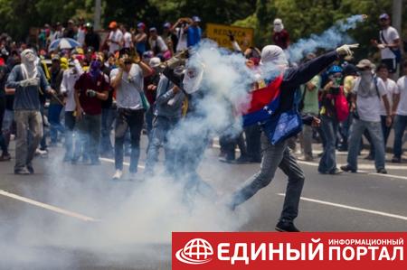 Протесты в Венесуэле: пострадали около 60 человек