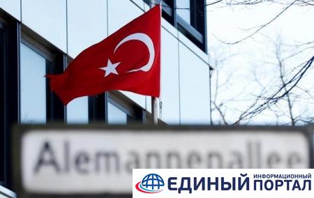 Сотни турецких дипломатов и военных просят убежища в Германии