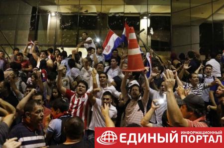 В Парагвае демонстранты подожгли парламент
