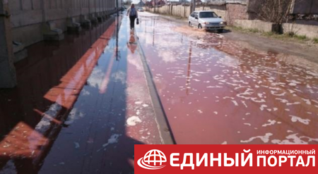 В РФ потекли реки сока из-за рухнувшего склада