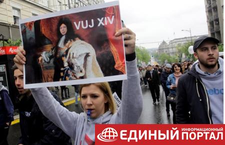 В Сербии тысячи протестуют против победы Вучича