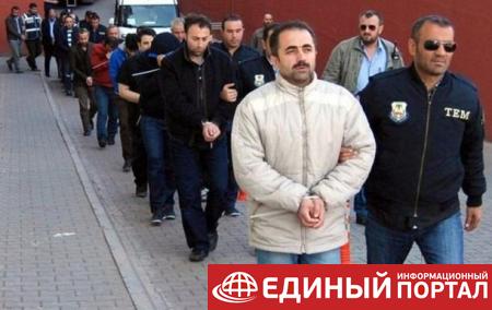 В Турции "за связи с Гюленом" уволены девять тысяч полицейских