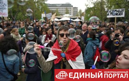 В Венгрии прошел десятитысячный митинг