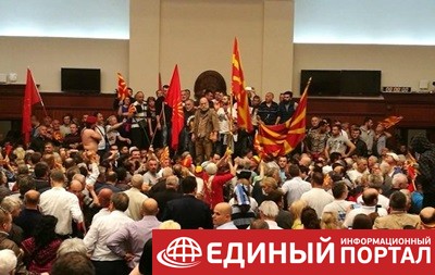 Украинцев просят пока не ездить в Македонию
