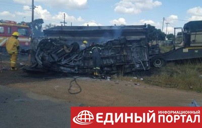В ЮАР автобус столкнулся с грузовиком, 20 детей погибли
