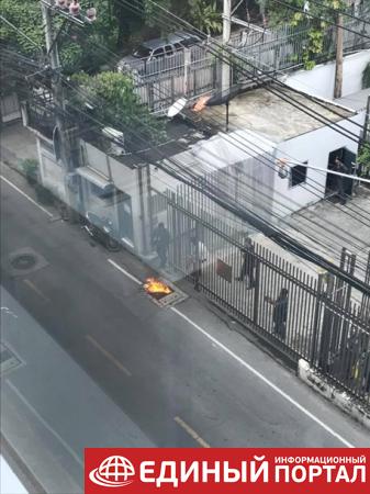 Мужчина поджег сам себя у посольства в Таиланде
