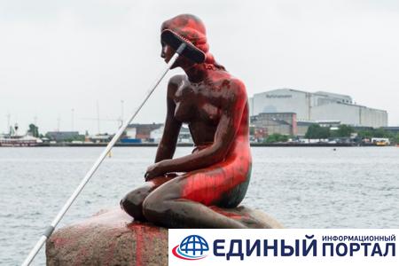 В Копенгагене облили краской статую русалочки
