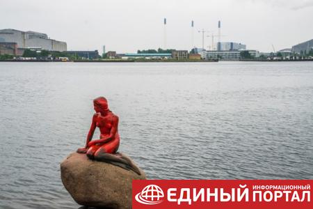В Копенгагене облили краской статую русалочки
