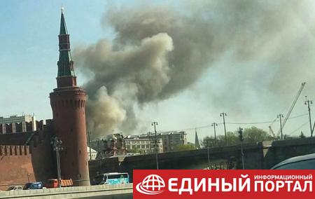 В Москве рядом с Кремлем произошел сильный пожар