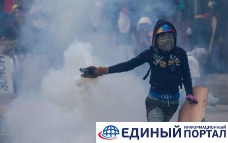 В Венесуэле демонстрации переросли в столкновения с полицией