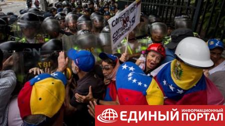 В Венесуэле тысячи пожилых людей вышли на марш
