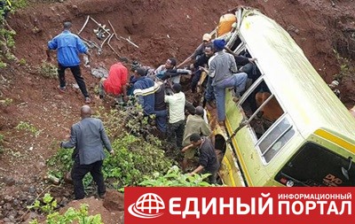 В Танзании разбился школьный автобус: 35 погибших