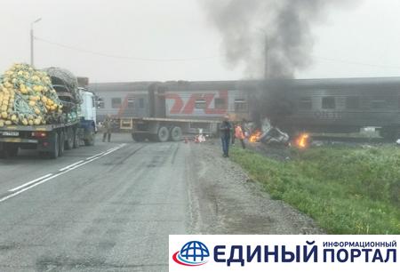 На Сахалине поезд столкнулся с грузовиком